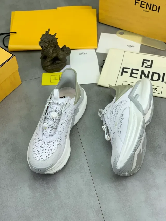 Fendi First সাদা ধূসর Perforated Monogram উপরের লেয়ার্ড সোল চাঙ্কি স্নিকার্স 5