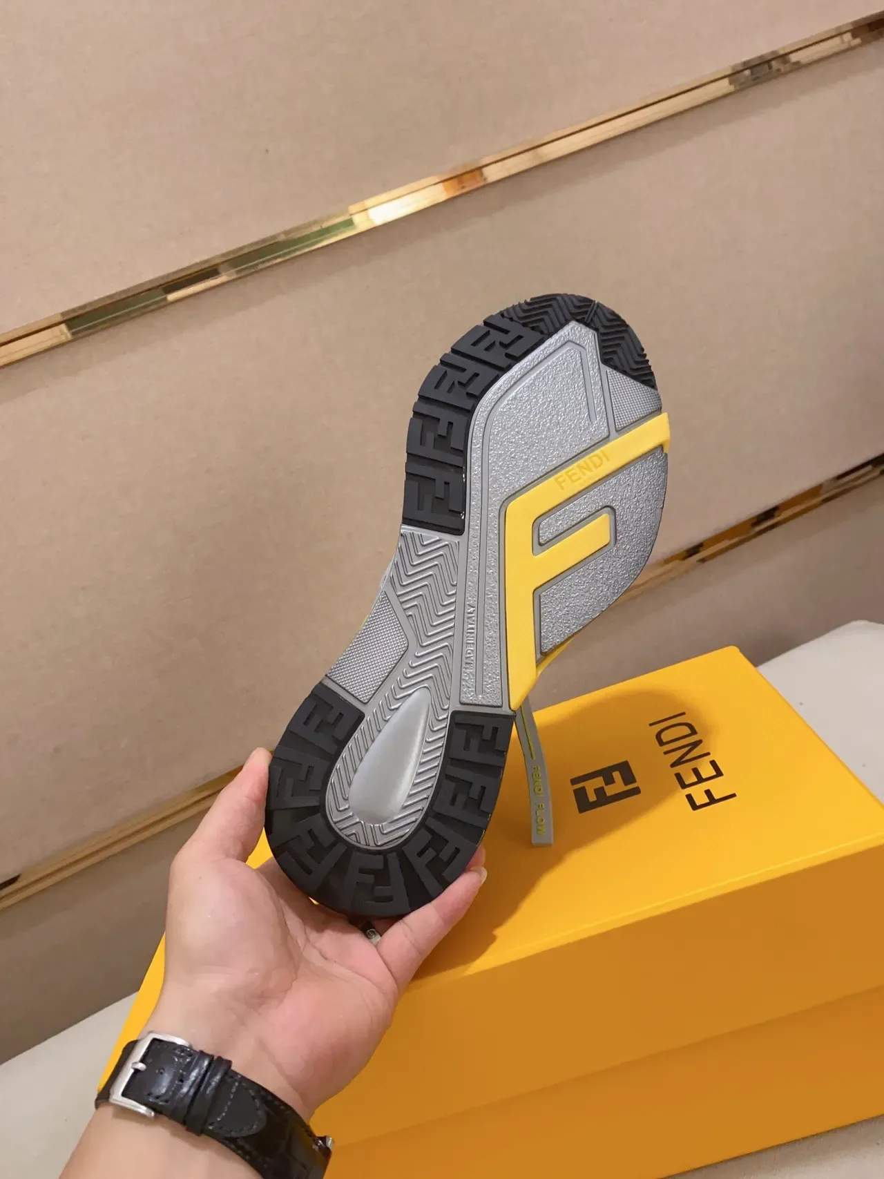 Fendi Flow tênis chunky cinza e amarelo 2