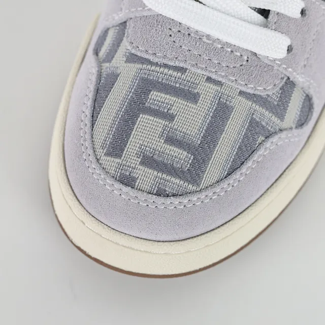 Fendi Gris Marron Sneakers Lifestyle Basses avec Superposition de Monogramme 5