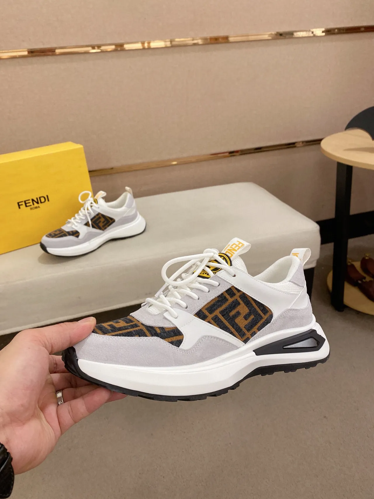 Fendi Cinza Sola Branca FF Monogram Painel Chunky Tênis 3