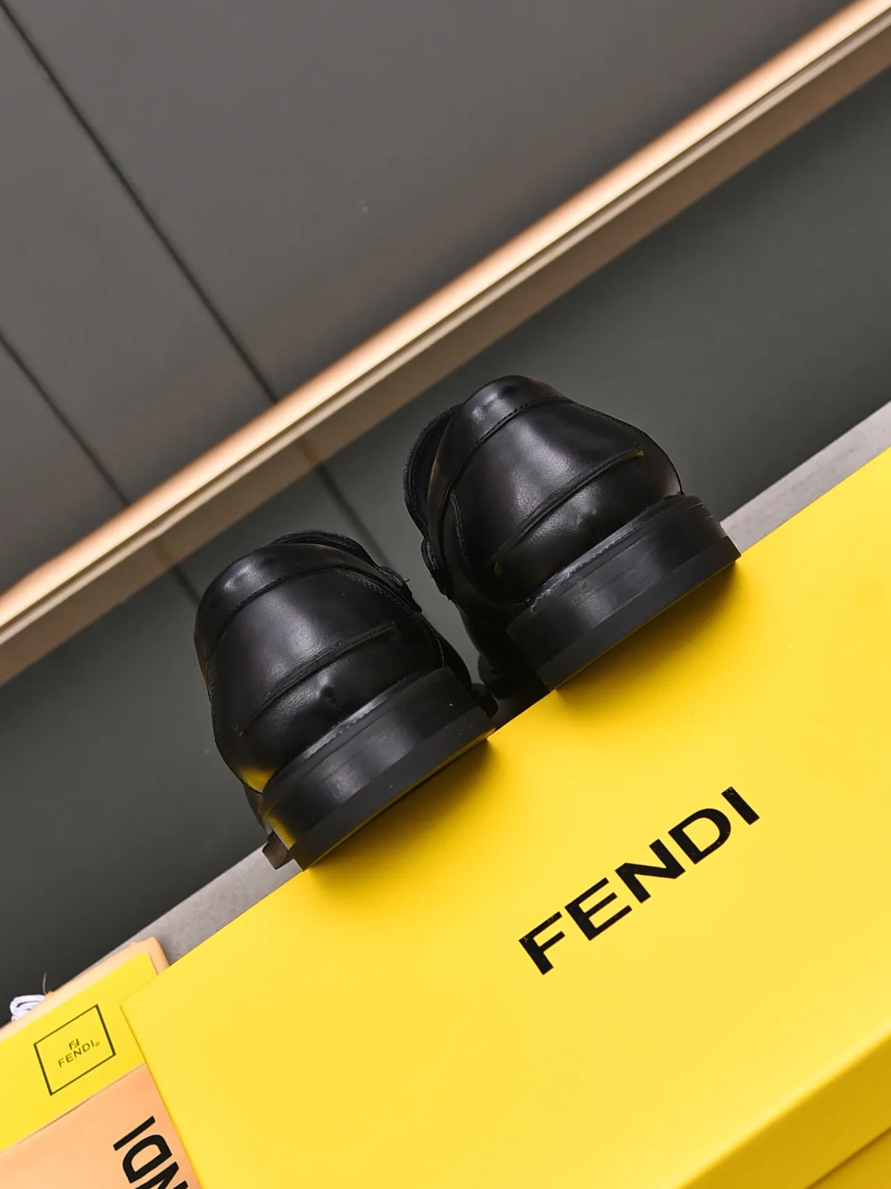 Fendi Horsebit Noir et Or Cuir Panneau Tissu Monogramme FF mocassin 4