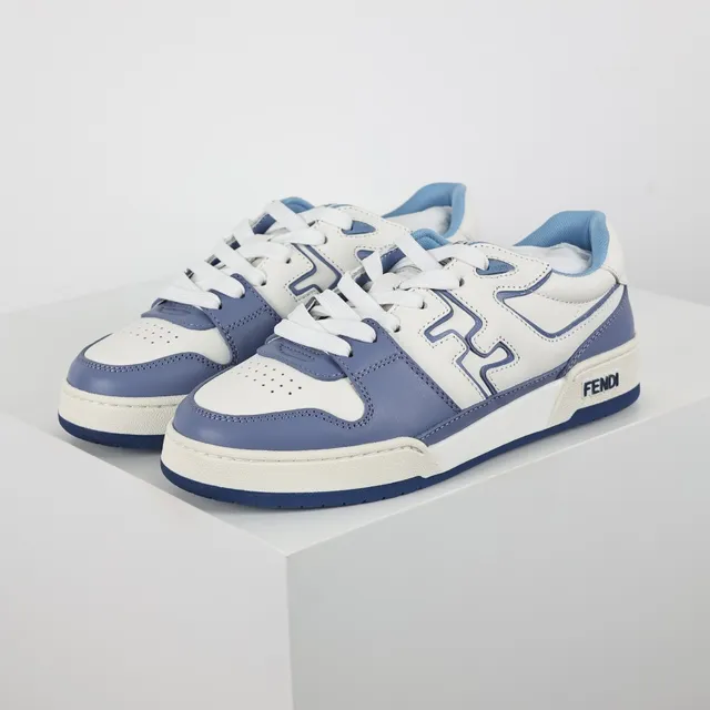 Fendi Sneakers Blanches Bleues à Panneaux en Cuir Détail Logo FF Lateral 2