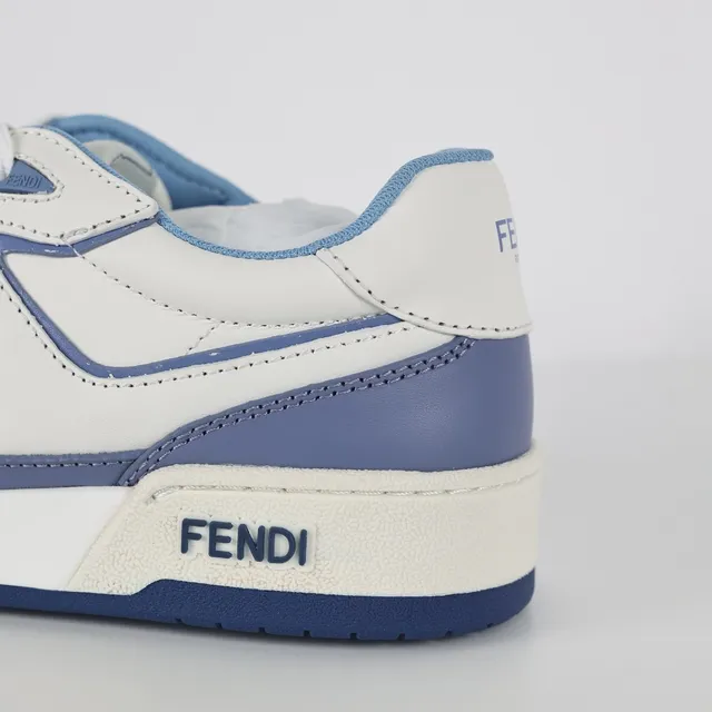 Fendi Sneakers Blanches Bleues à Panneaux en Cuir Détail Logo FF Lateral 4