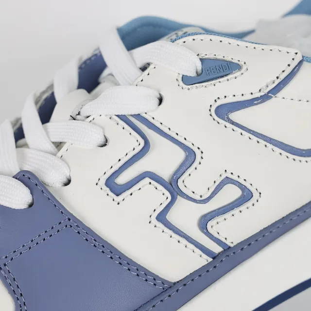 Fendi Sneakers Blanches Bleues à Panneaux en Cuir Détail Logo FF Lateral 6