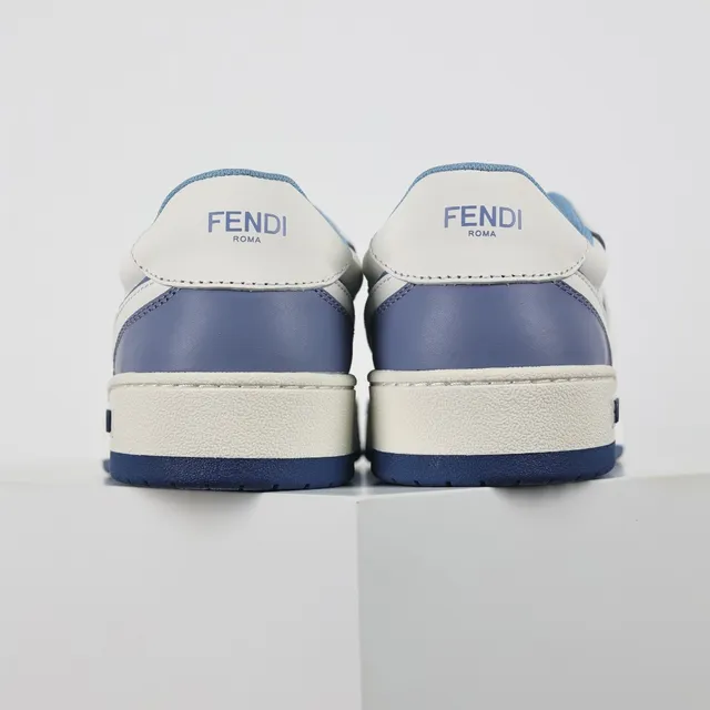 Fendi Sneakers Blanches Bleues à Panneaux en Cuir Détail Logo FF Lateral 8