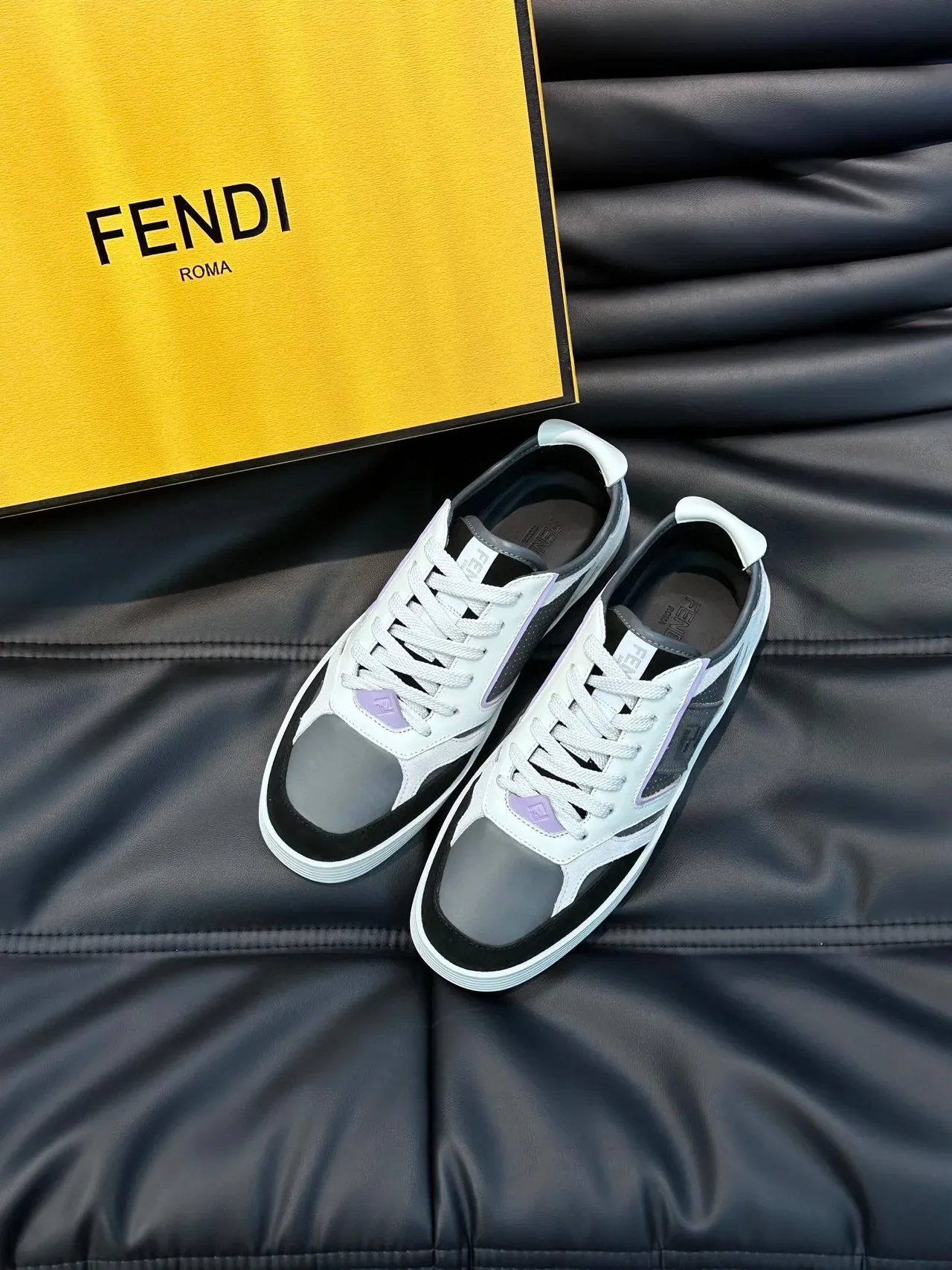Fendi Tênis Lifestyle Brancos e Cinza com Painéis Perforados de Material Misto em Camadas 2