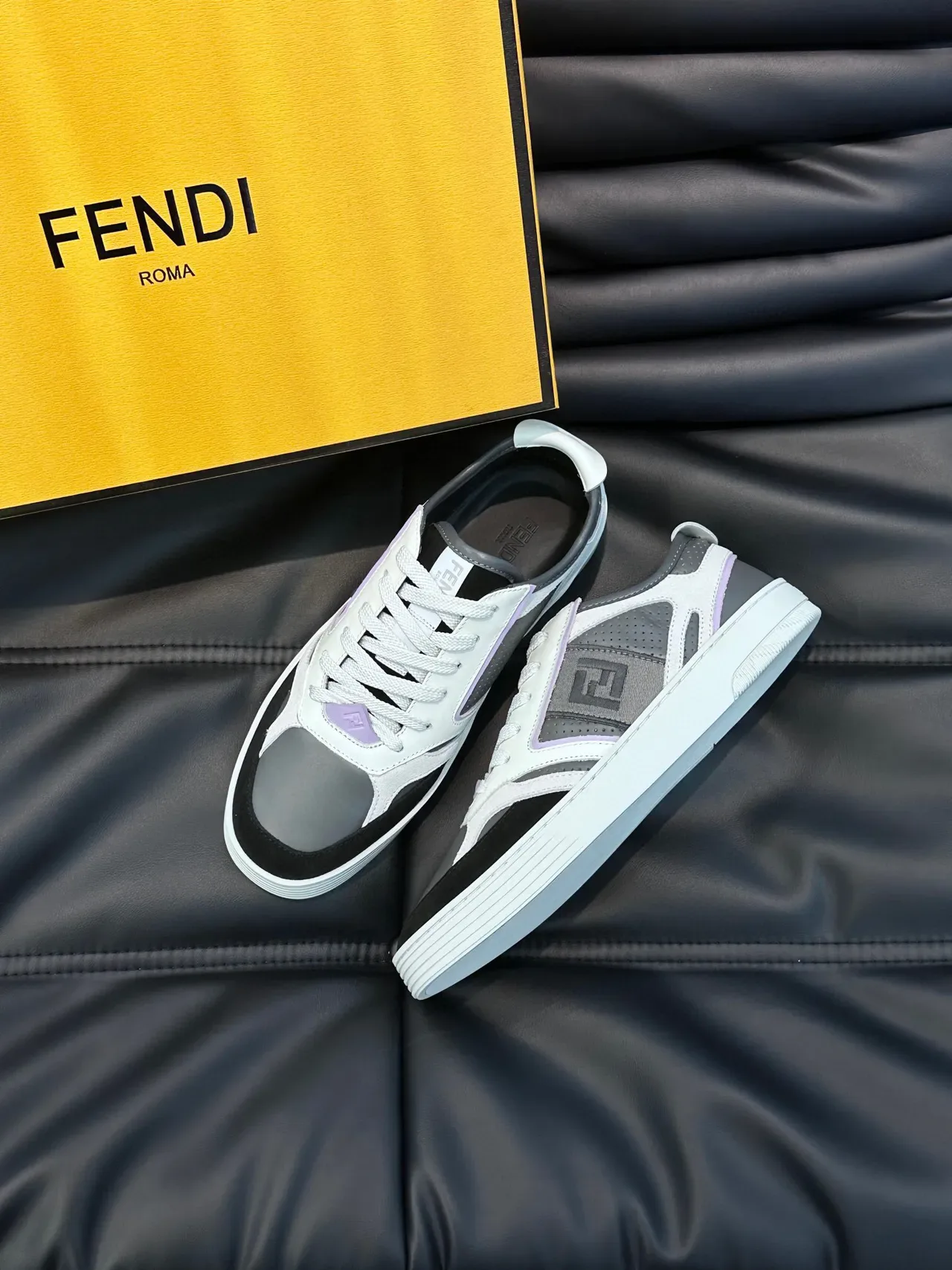 Fendi Tênis Lifestyle Brancos e Cinza com Painéis Perforados de Material Misto em Camadas 3