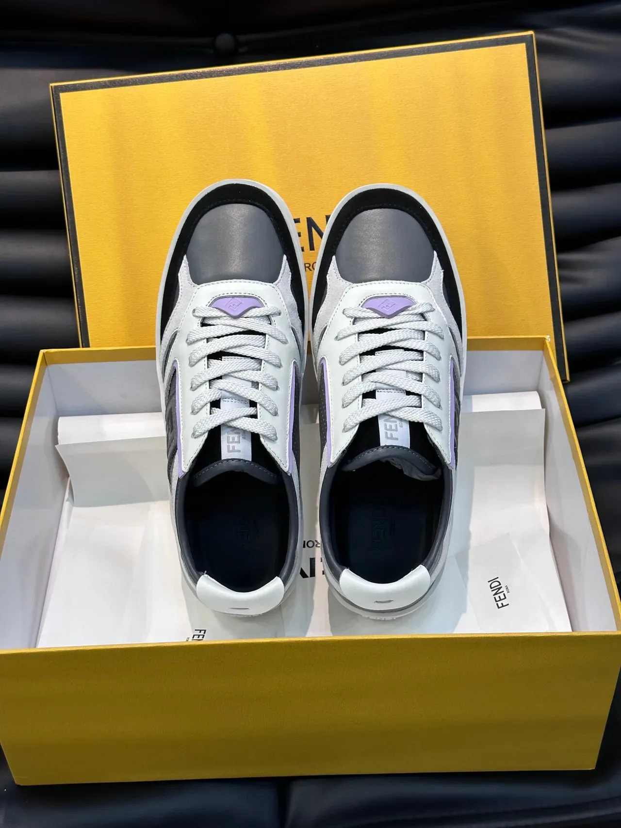 Fendi Tênis Lifestyle Brancos e Cinza com Painéis Perforados de Material Misto em Camadas 5