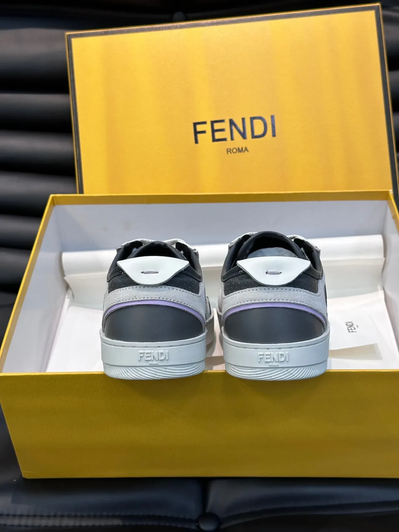 Fendi Tênis Lifestyle Brancos e Cinza com Painéis Perforados de Material Misto em Camadas 6