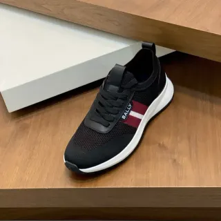 Bally zapatillas lifestyle con upper de malla negra y roja y superposiciones sintéticas