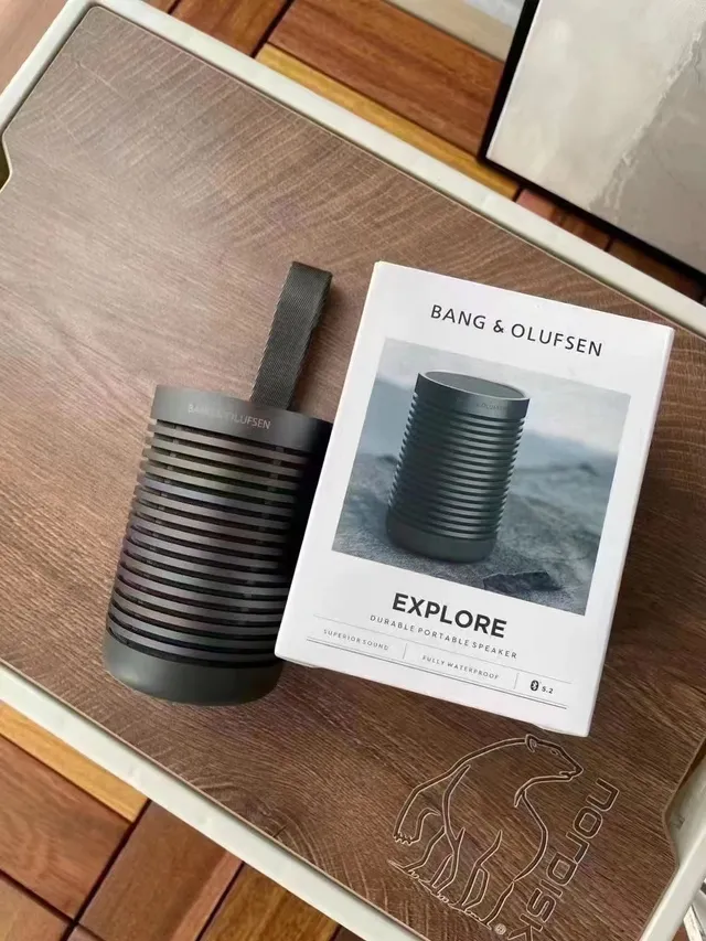 Bang & Olufsen Explore Black Gray Ribbed Aluminum Body Cylindrical Form Portable Speaker 8