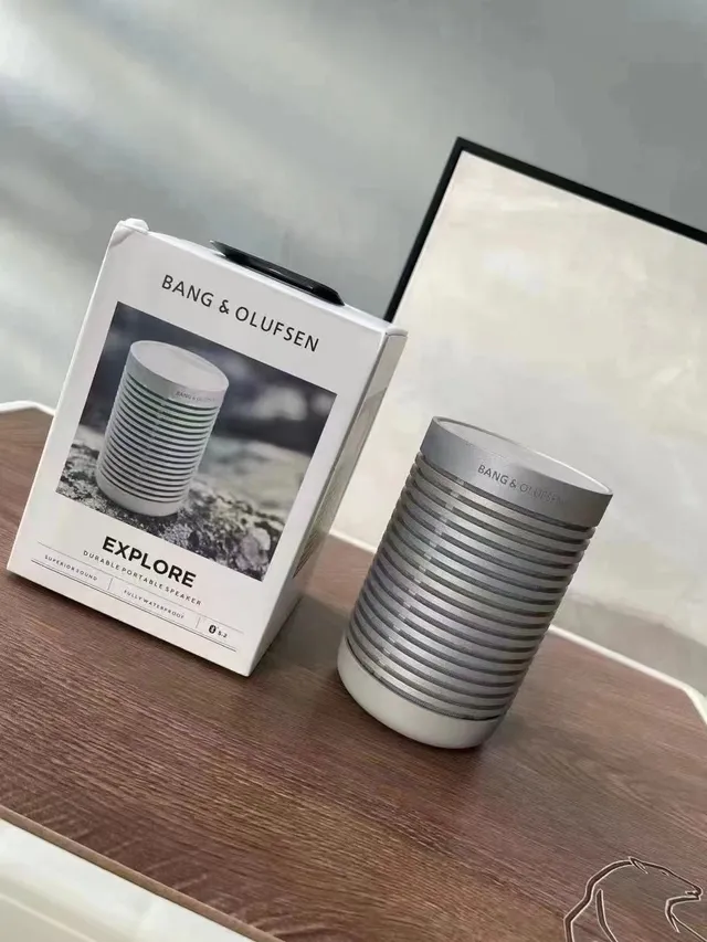 Bang & Olufsen Explore Black Gray Ribbed Aluminum Body Cylindrical Form Portable Speaker 9