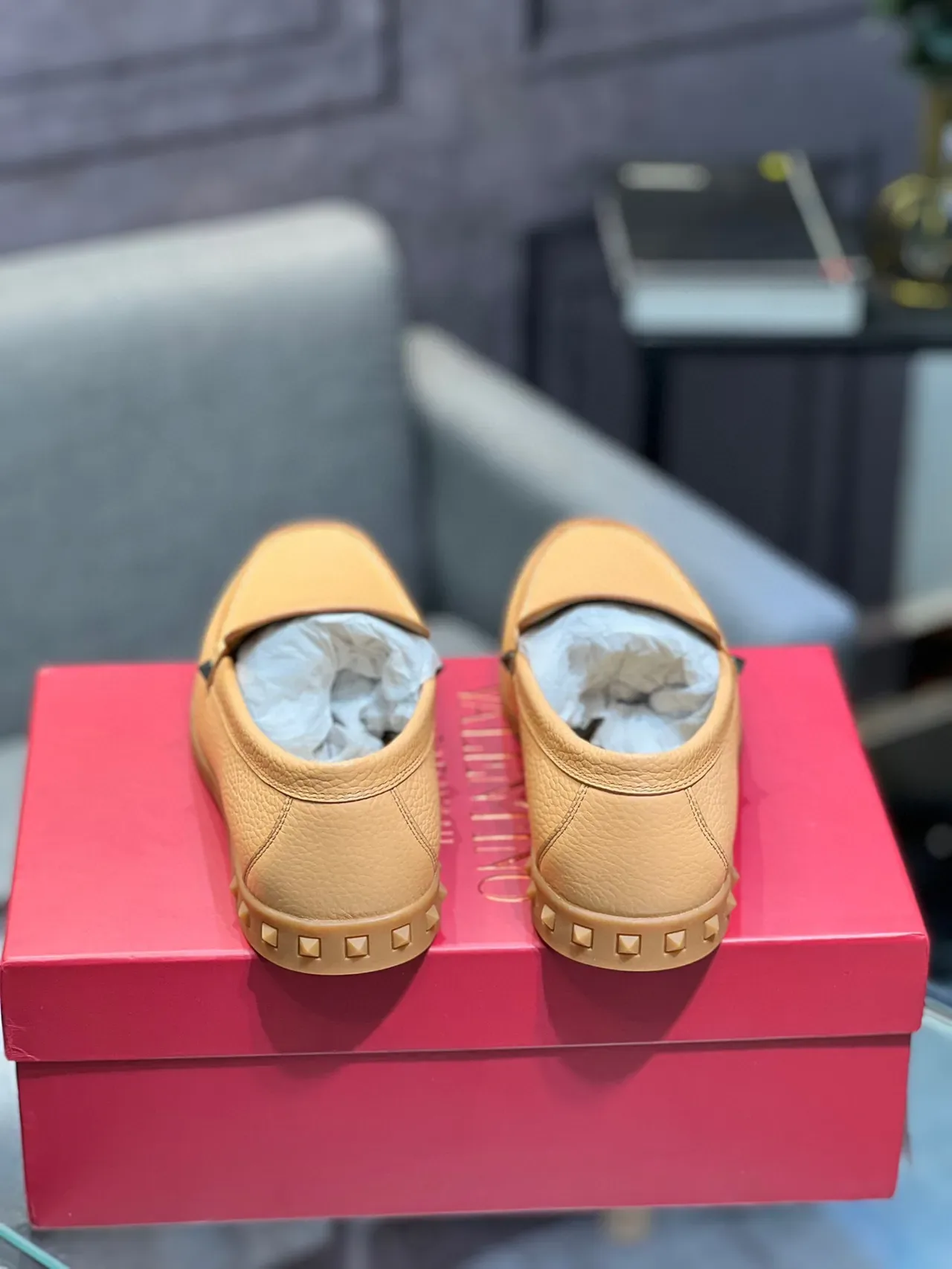 Beige Pebbled Leather Moc-Toe Stitching Loafer 2
