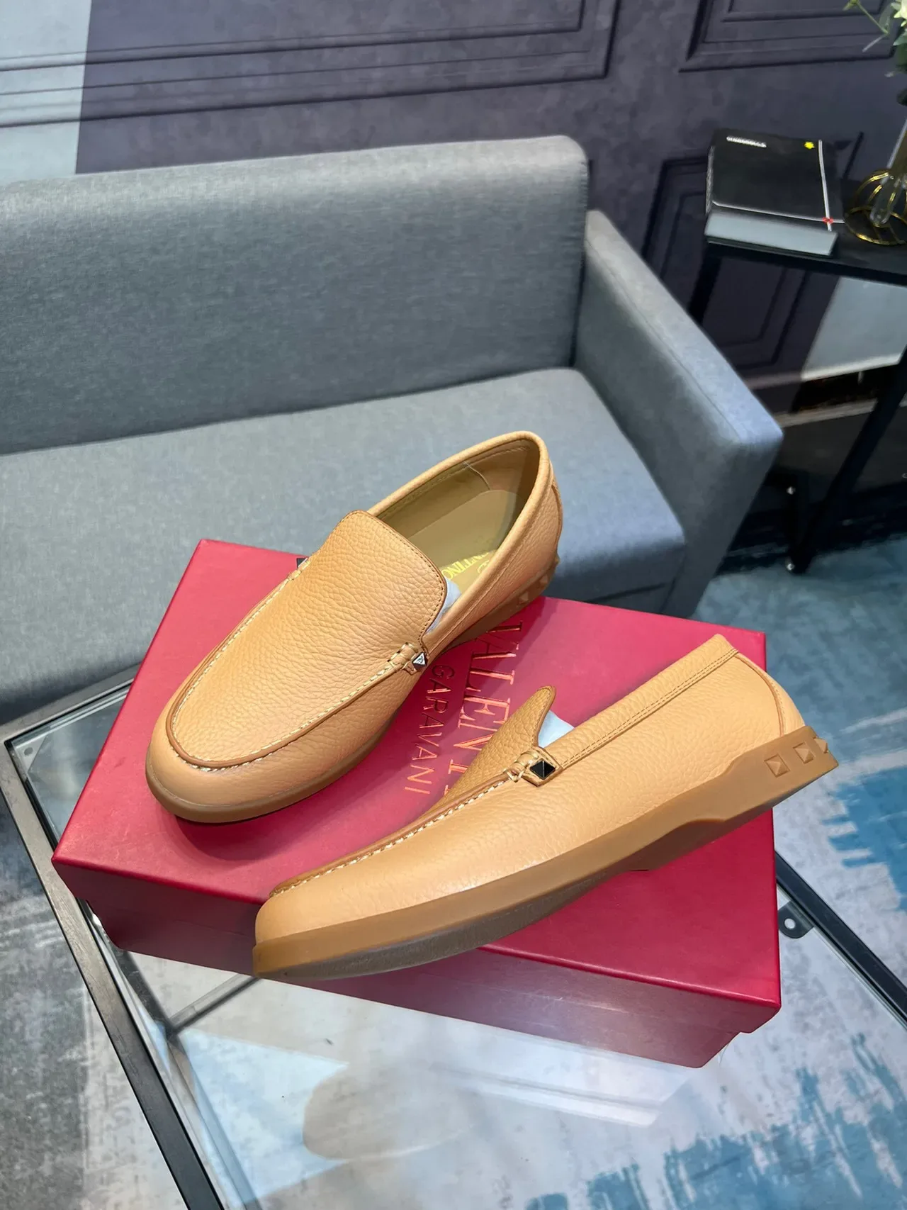 Beige Pebbled Leather Moc-Toe Stitching Loafer 5