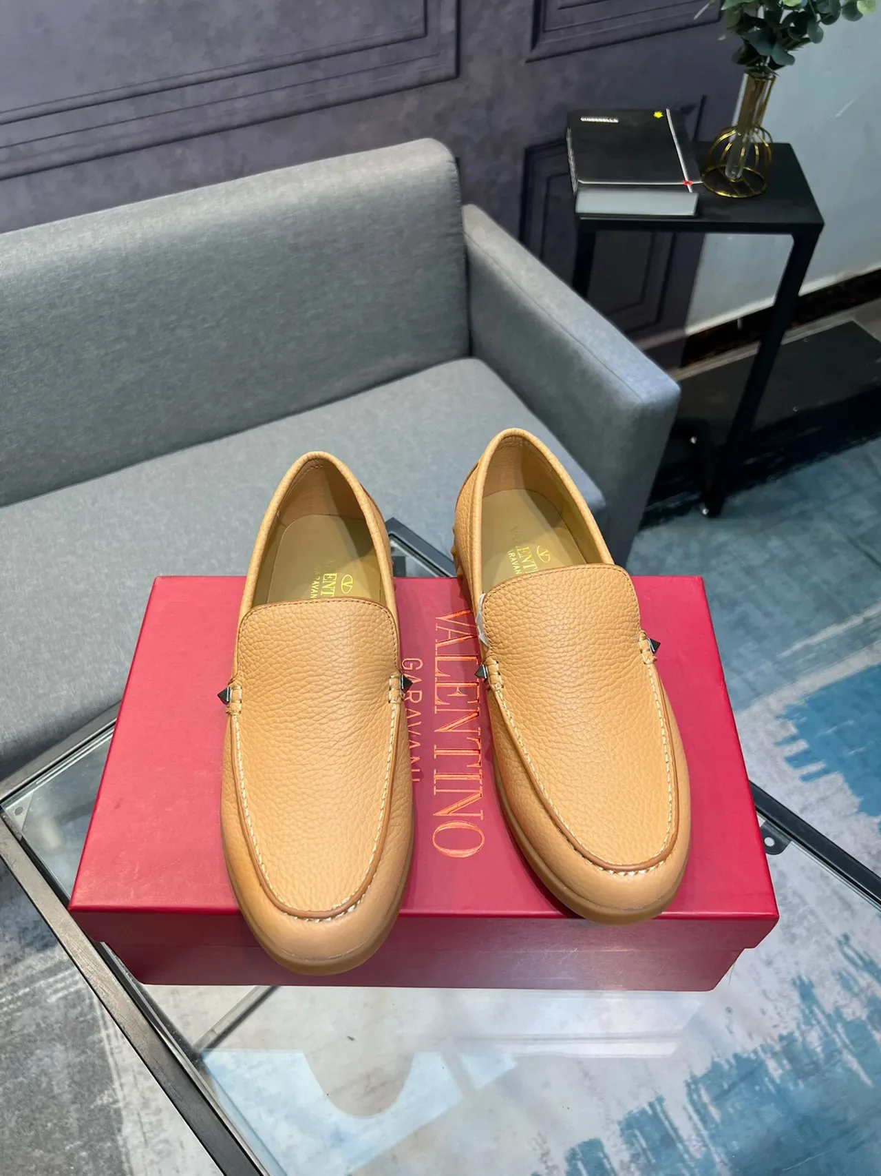 Beige Pebbled Leather Moc-Toe Stitching Loafer 6