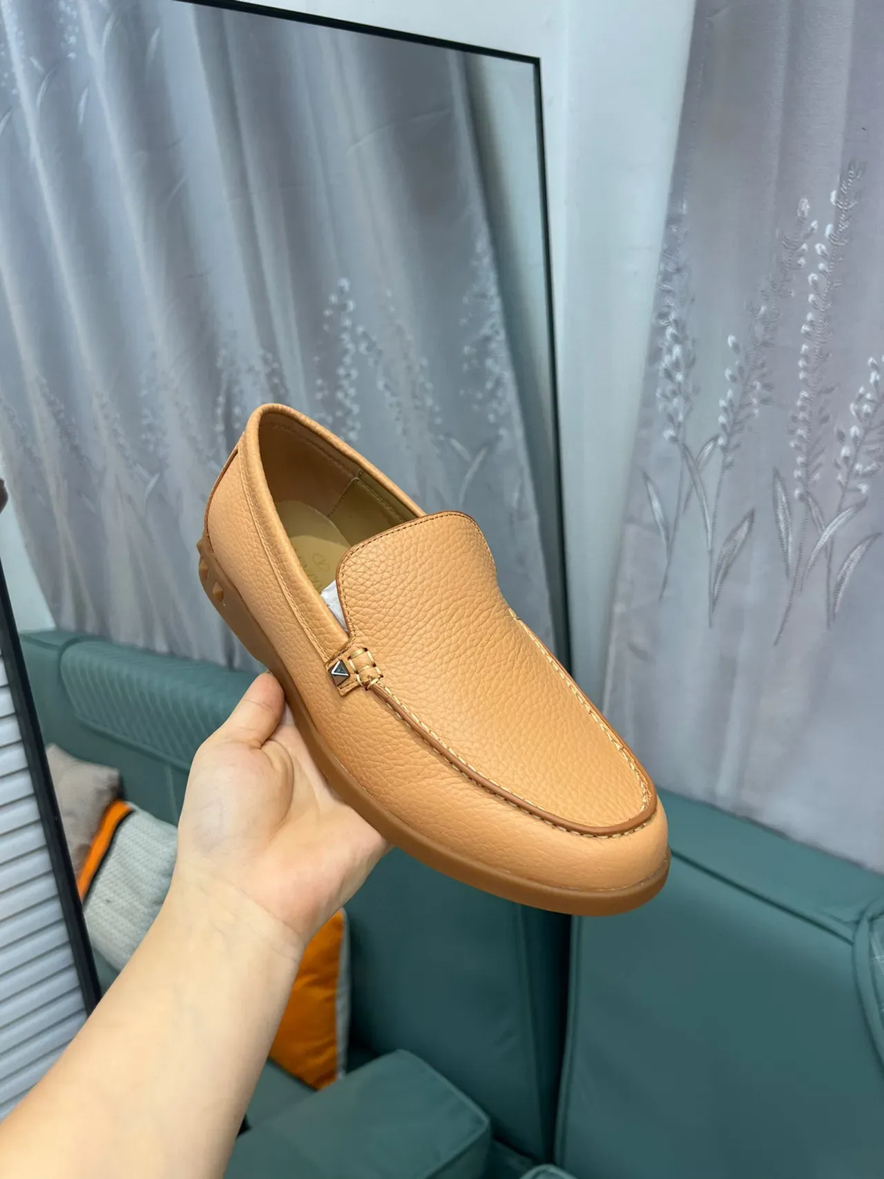 Beige Pebbled Leather Moc-Toe Stitching Loafer 7