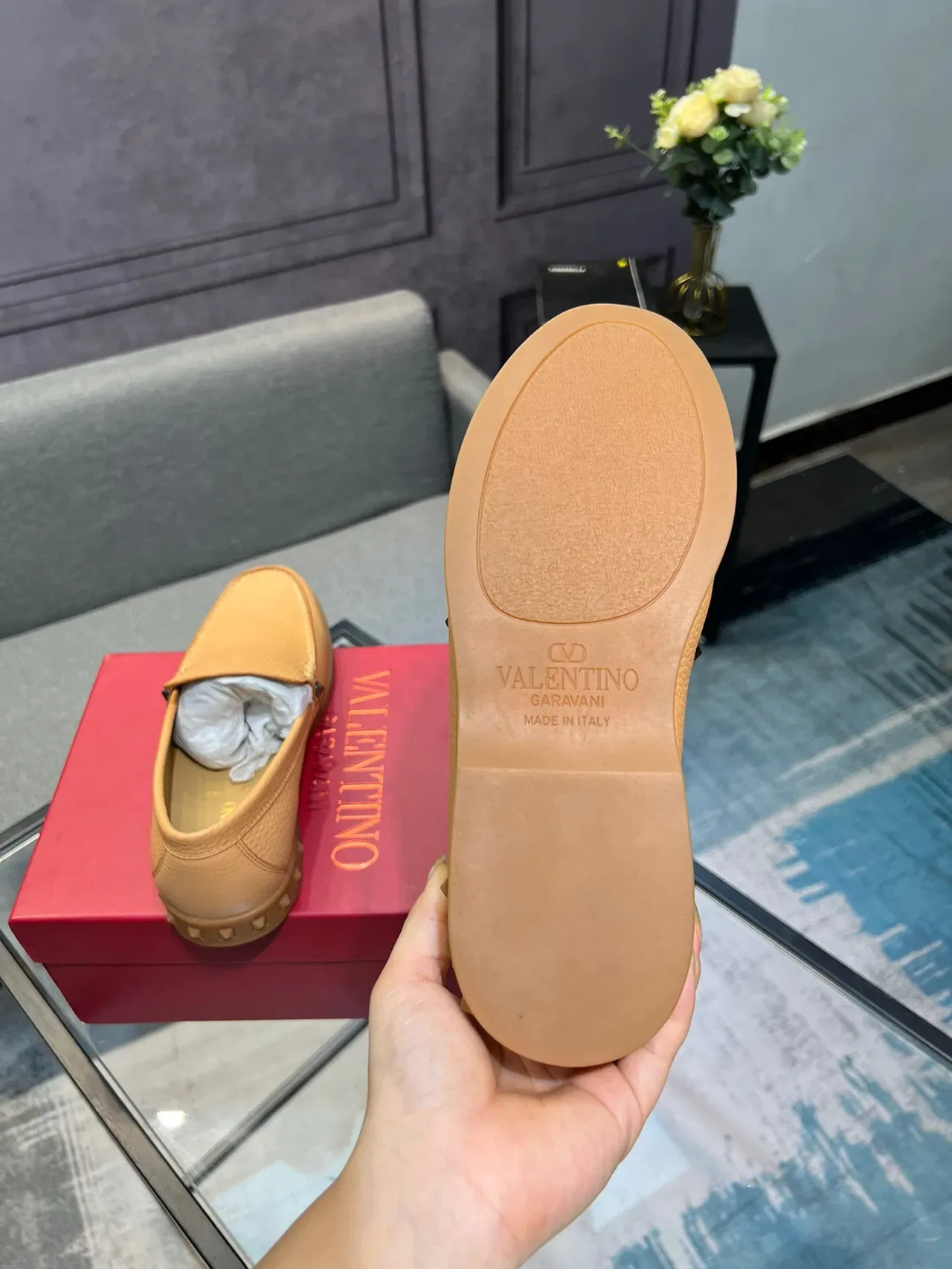 Beige Pebbled Leather Moc-Toe Stitching Loafer 8