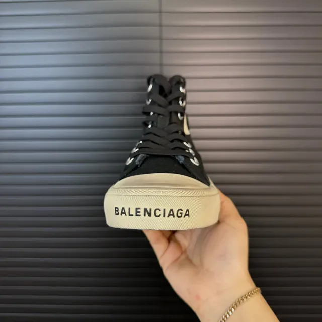 Zapatilla alta de lona negra y beige 7