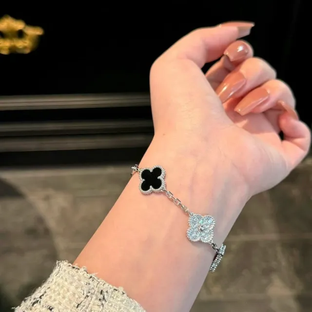 Black and Crystal Floral Motif Chain Bracelet 2