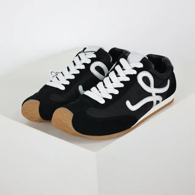 Black and White Abstract Logo Low-Top Sneaker 2