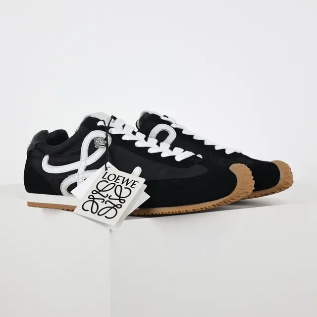 Black and White Abstract Logo Low-Top Sneaker 3