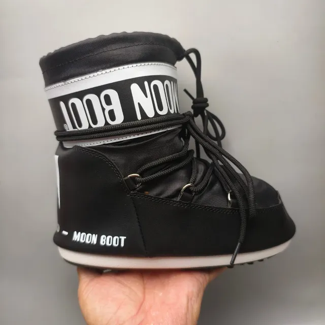 Black Moon Boot-Style Insulated Snow Boots 2
