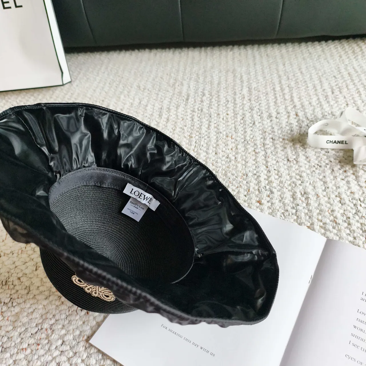 Black White Wide-Brimmed Structured Crown Bucket Hat 3