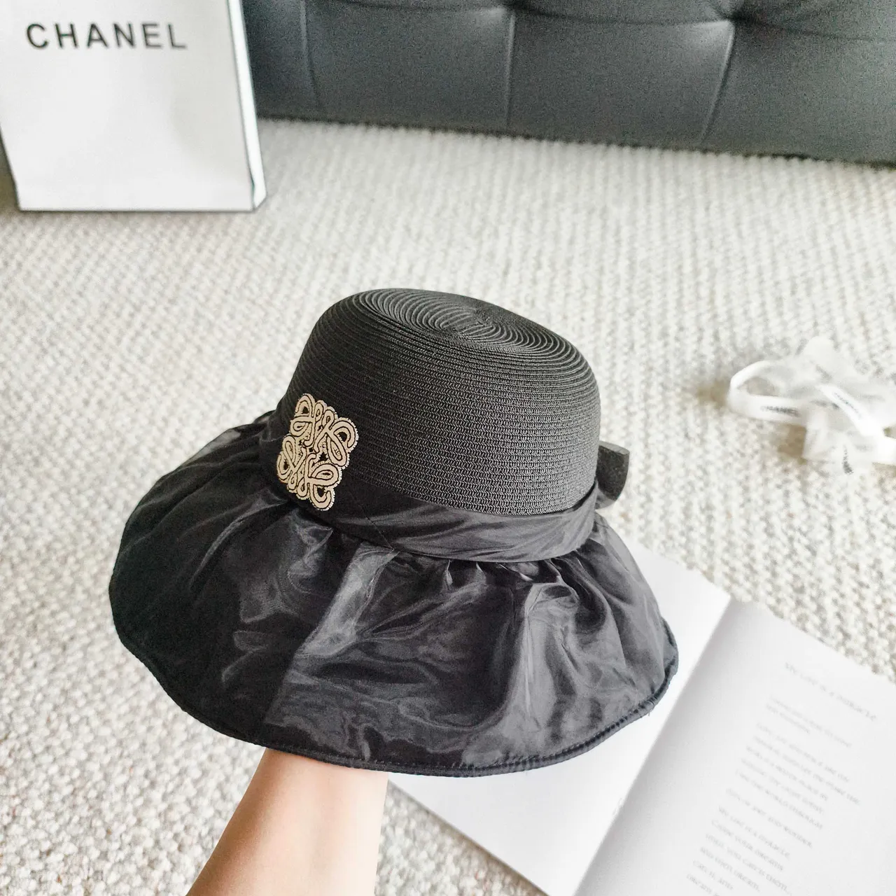 Black White Wide-Brimmed Structured Crown Bucket Hat 5