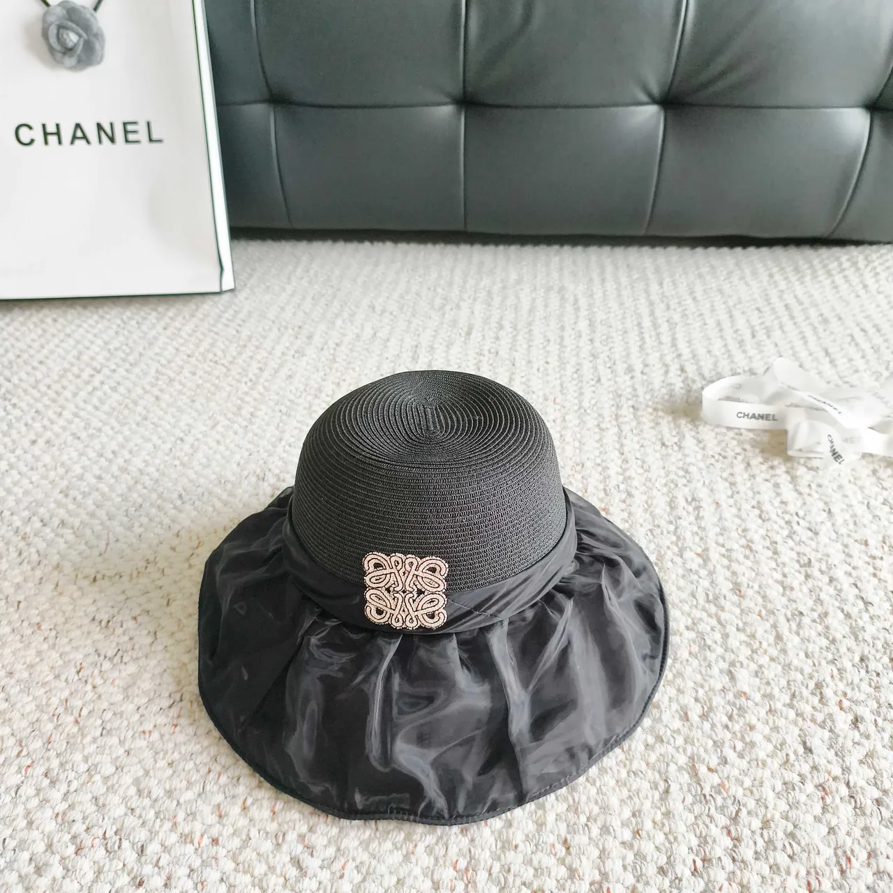 Black White Wide-Brimmed Structured Crown Bucket Hat 6