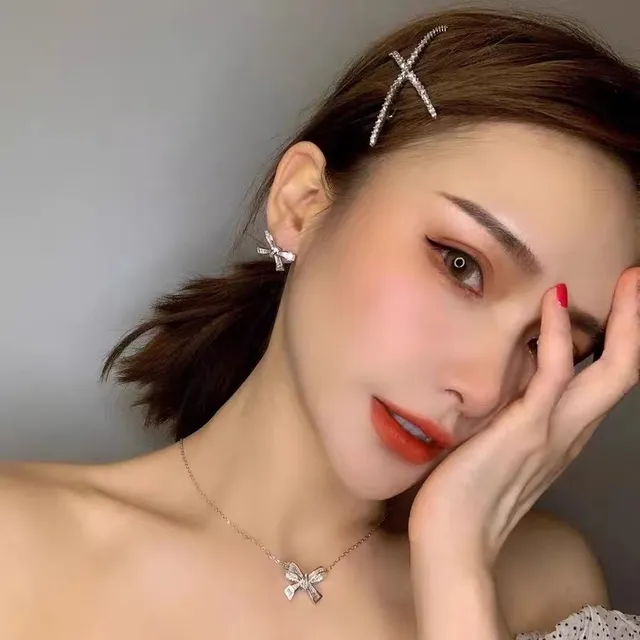 Bow-Shaped Baguette-Cut Stone Stud Earrings 6