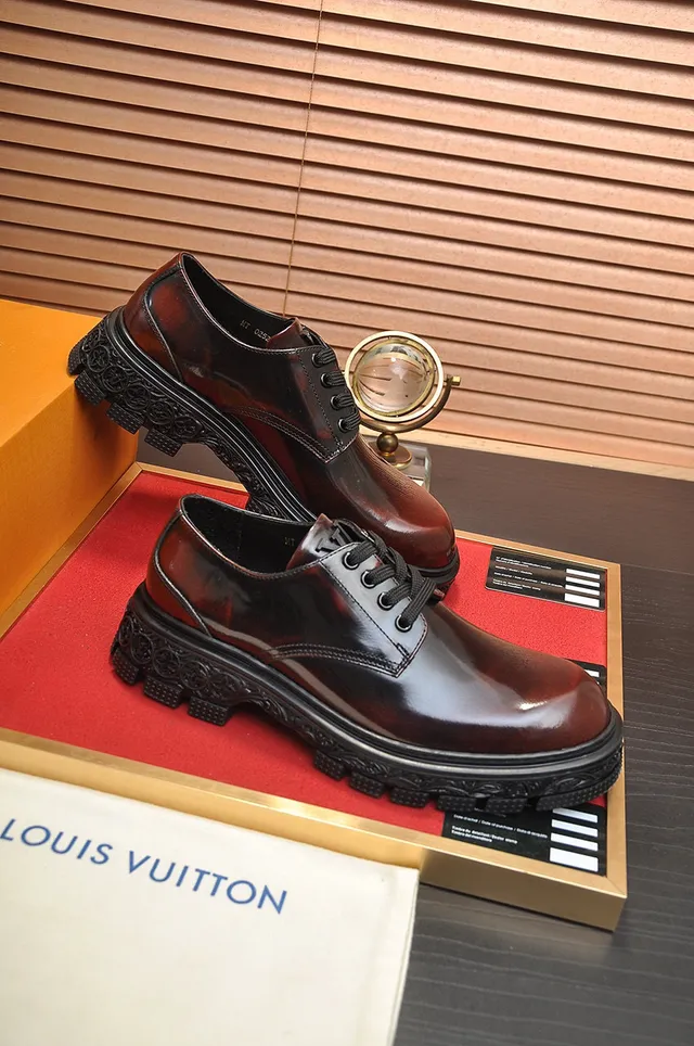 Chaussures Oxford en cuir poli marron noir avec gravure ornée et semelle à crampons 6