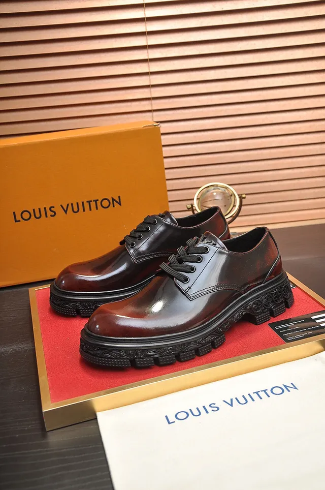 Chaussures Oxford en cuir poli marron noir avec gravure ornée et semelle à crampons 7