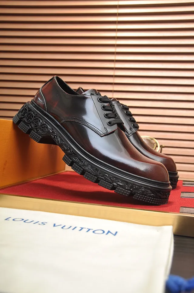 Chaussures Oxford en cuir poli marron noir avec gravure ornée et semelle à crampons 8