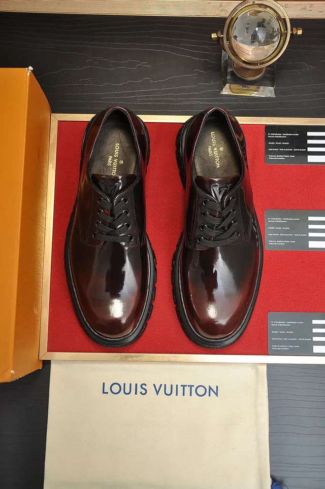 Chaussures Oxford en cuir poli marron noir avec gravure ornée et semelle à crampons 9