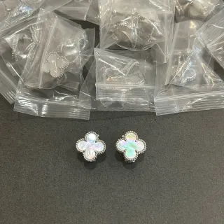 Clover-Shaped Mother-of-Pearl Stud Earrings