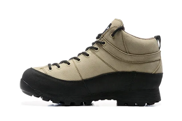 CRISPI بيج وأسود GORE-TEX أحذية المشي 21