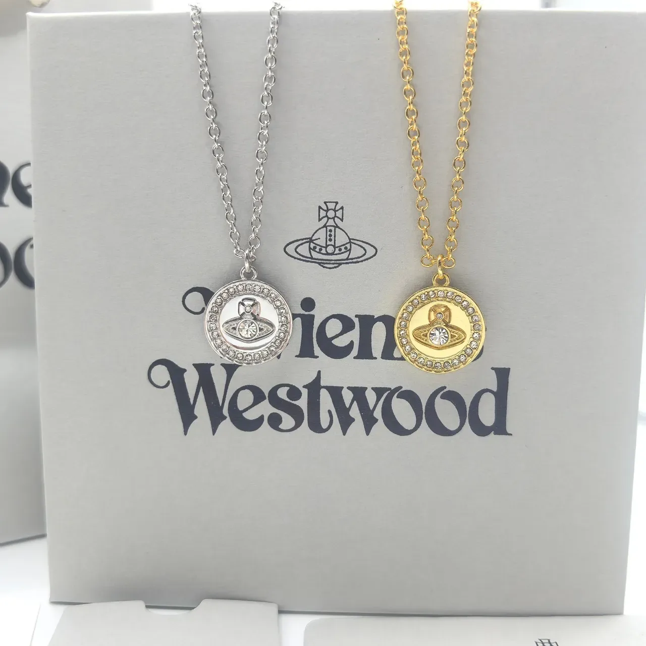 Crystal-Encrusted Circular Medallion Pendant Necklace 7
