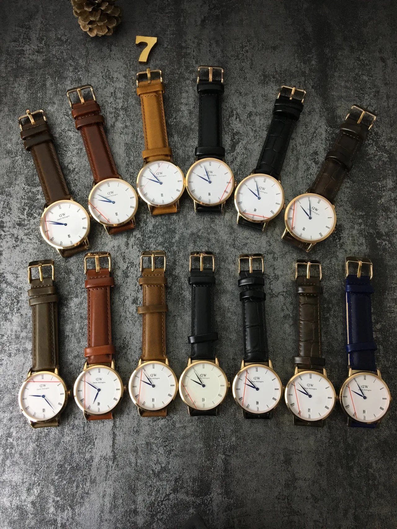 Daniel Wellington भूरी सोने की न्यूनतम पतली केस क्वार्ट्ज घड़ी 7