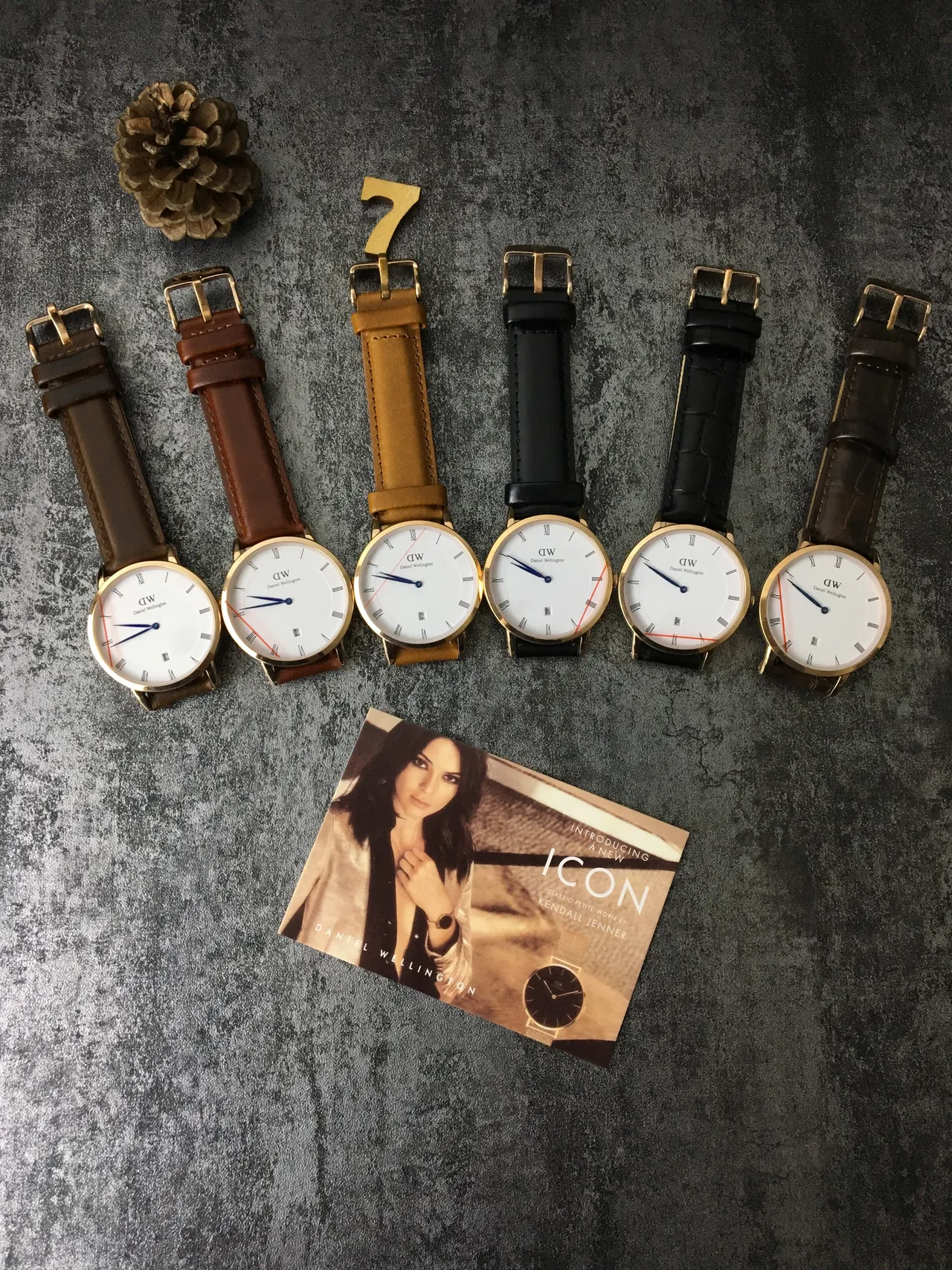 Daniel Wellington भूरी सोने की न्यूनतम पतली केस क्वार्ट्ज घड़ी 10