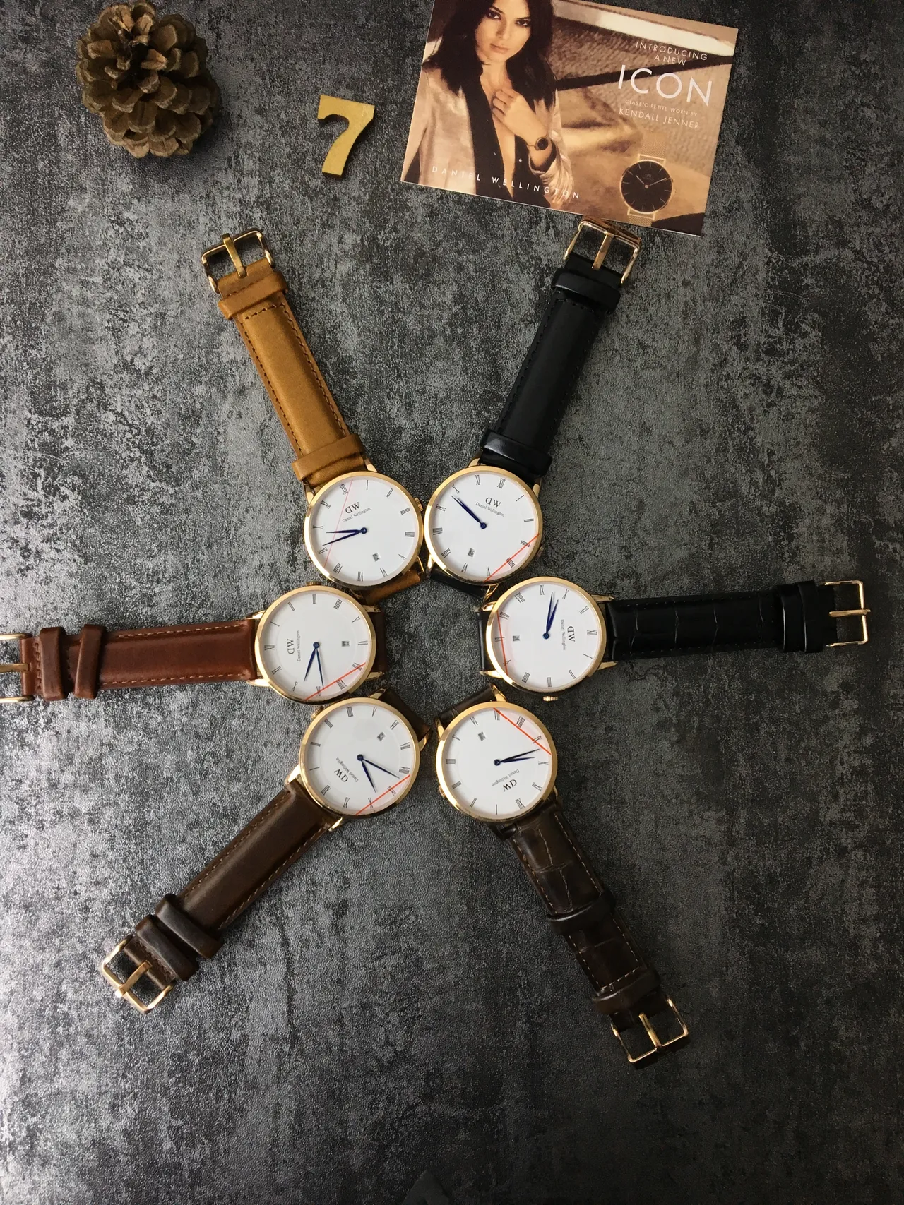 Daniel Wellington भूरी सोने की न्यूनतम पतली केस क्वार्ट्ज घड़ी 12