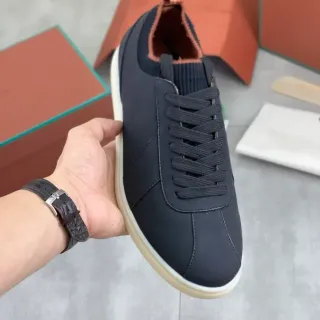 حذاء رياضي نمط حياة أزرق بحري داكن بياقة تريكو