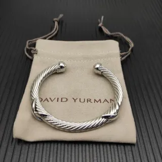 David Yurman Cable Classics سوار الكم فضي ملتوي