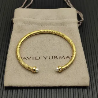 David Yurman سوار كابل ملتوي نهاية لؤلؤ ذهبي اللون