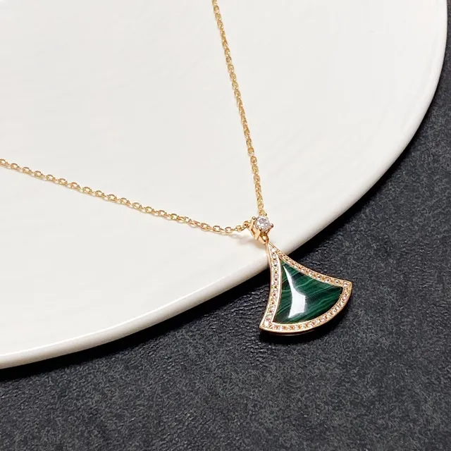 Fan-Shaped Green Stone Pendant Necklace 2