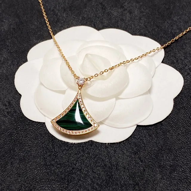 Fan-Shaped Green Stone Pendant Necklace 8