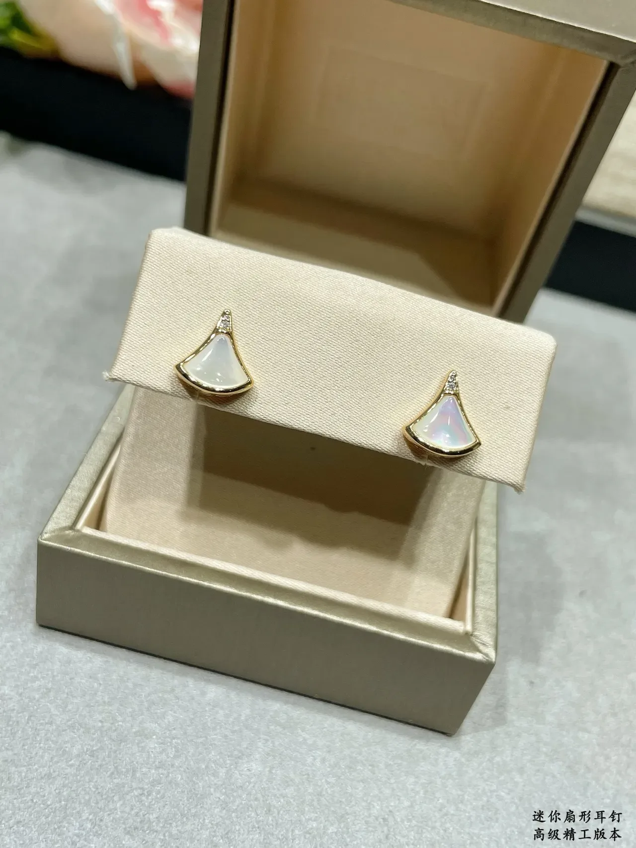 Fan-Shaped Mother-of-Pearl and Gold-Tone Stud Earrings 8