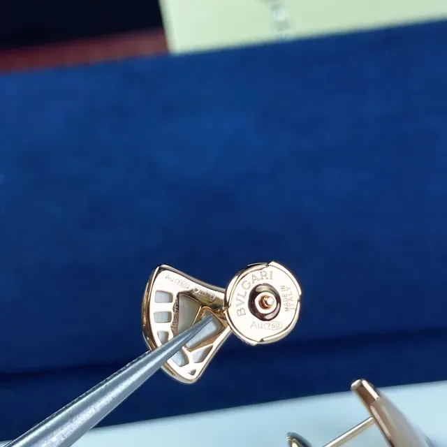 Fan-Shaped Mother-of-Pearl and Rose Gold Stud Earrings 3