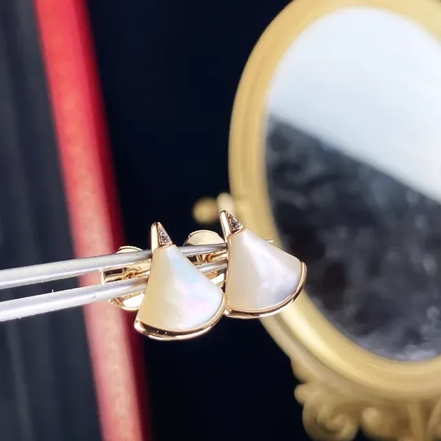 Fan-Shaped Mother-of-Pearl and Rose Gold Stud Earrings 4