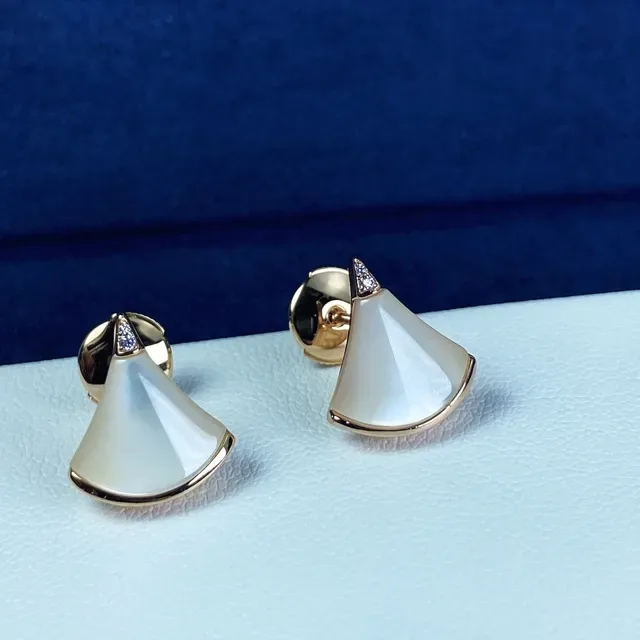 Fan-Shaped Mother-of-Pearl and Rose Gold Stud Earrings 5