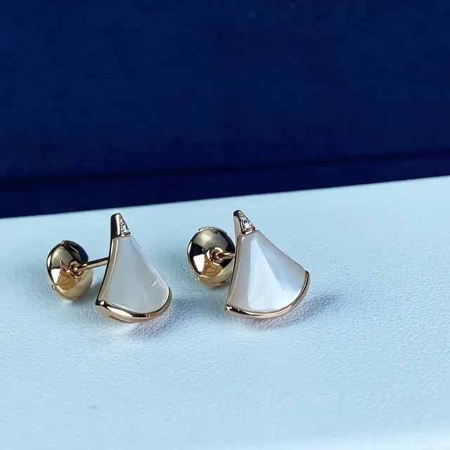 Fan-Shaped Mother-of-Pearl and Rose Gold Stud Earrings 7